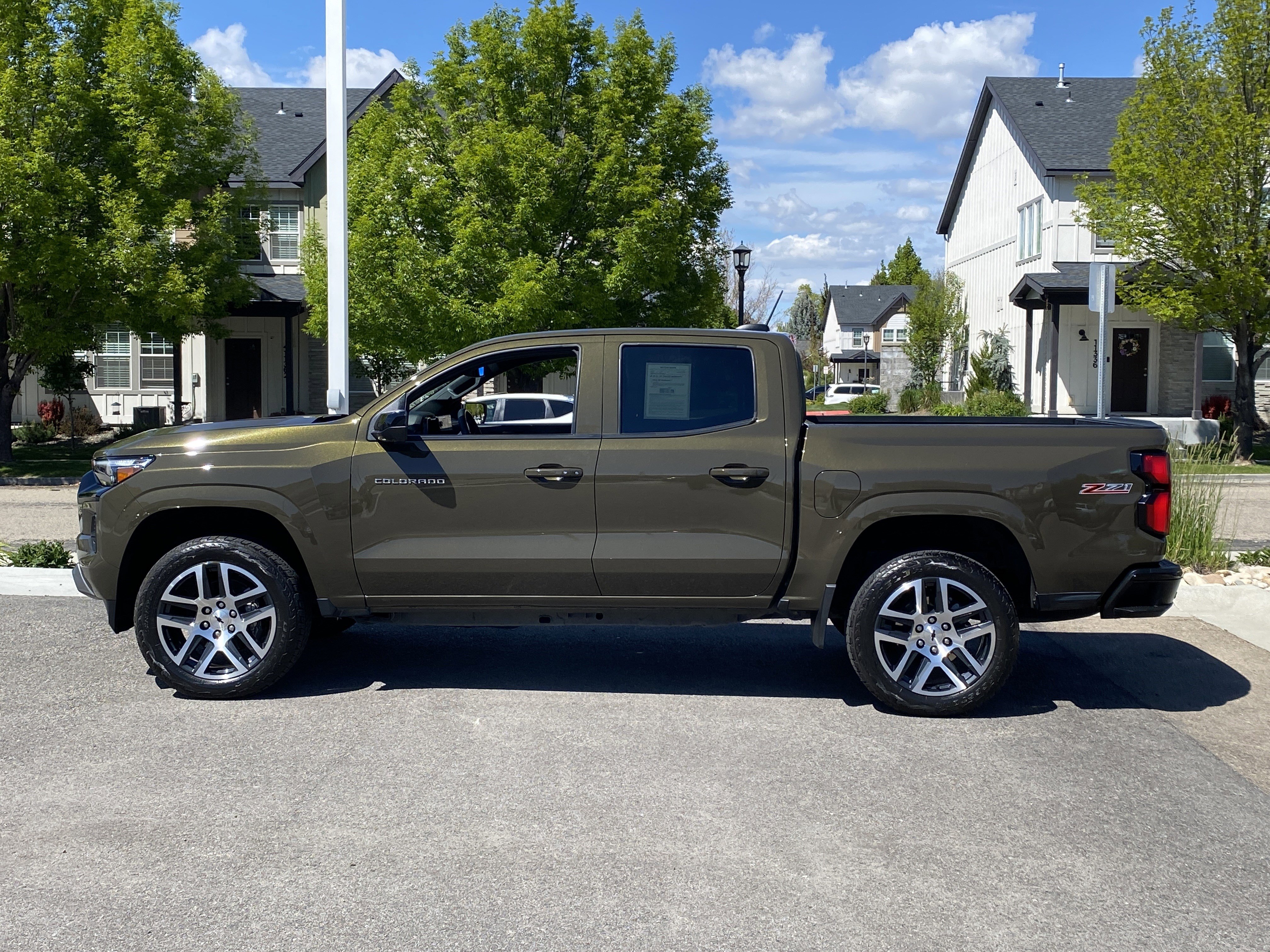 Used 2023 Chevrolet Colorado Z71 w/ Z71 Convenience Package 2 AWD/4WD image 3