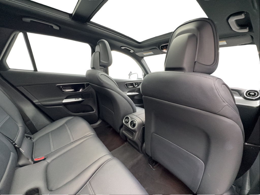 Used 2024 Mercedes-Benz GLC 300 image 29