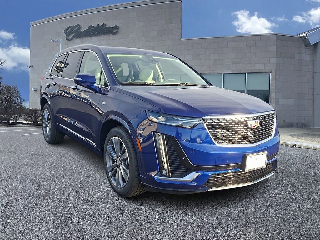 Used 2025 Cadillac XT6 Premium Luxury w/ Technology Package image 2