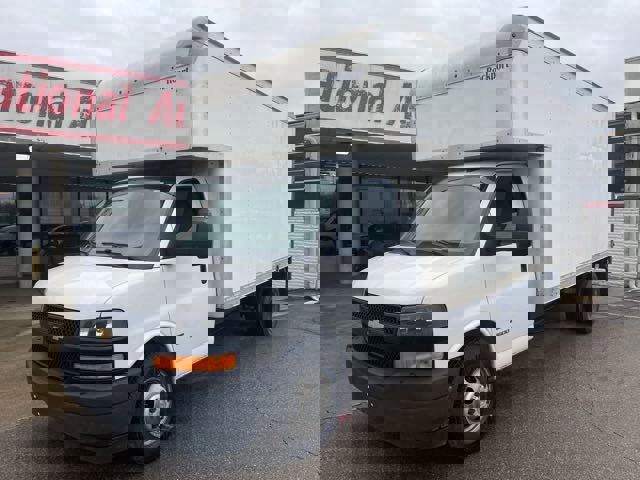 Used 2018 Chevrolet Express 4500 Extended w/ Driver Convenience Package RWD image 2