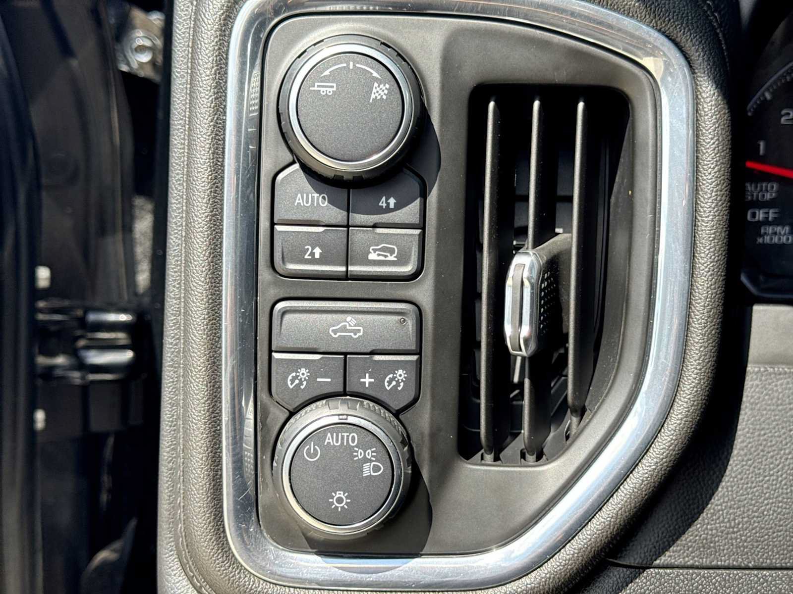 Used 2019 Chevrolet Silverado 1500 LT w/ All-Star Edition AWD/4WD image 25