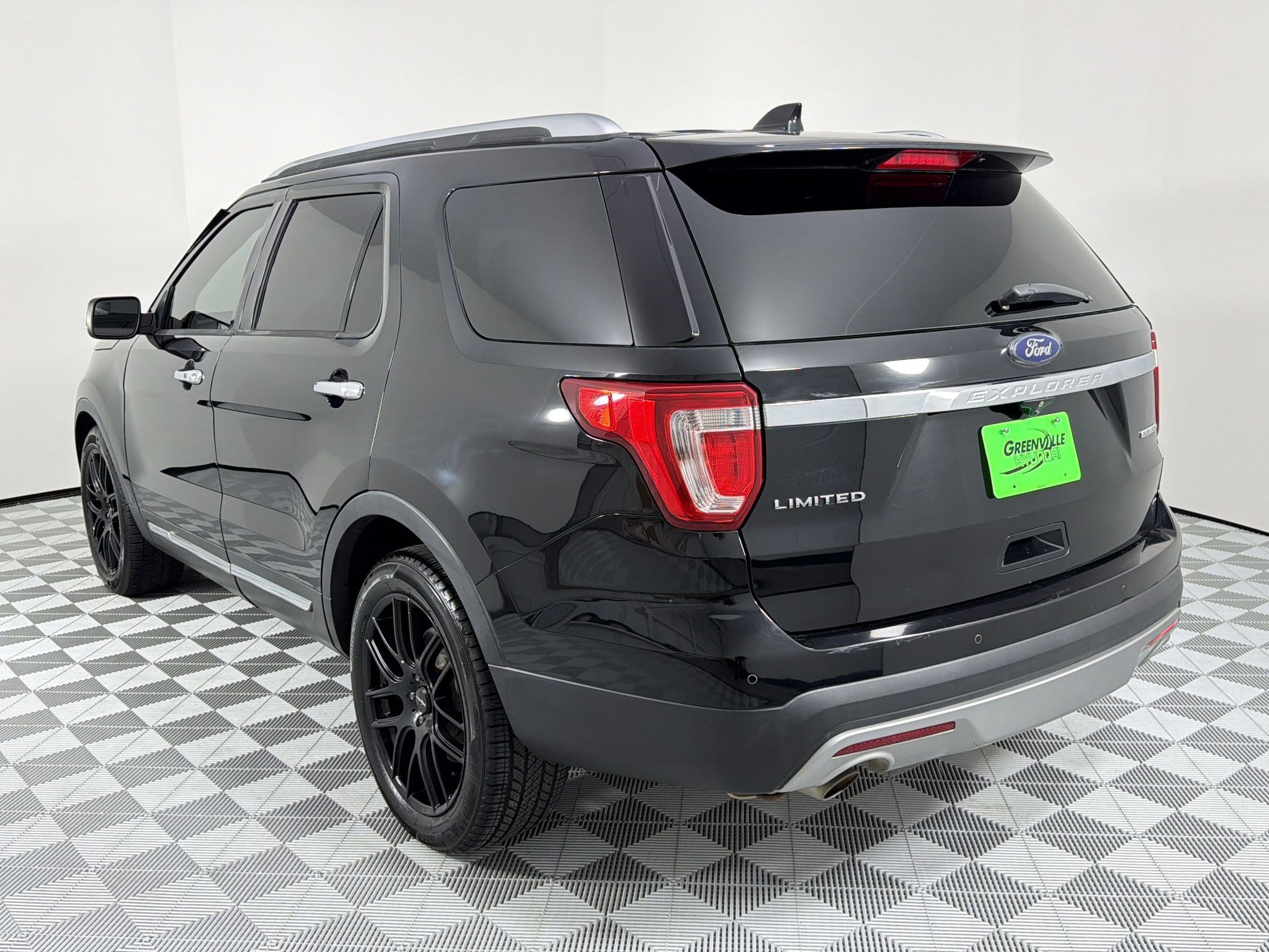 Used 2016 Ford Explorer Limited image 3