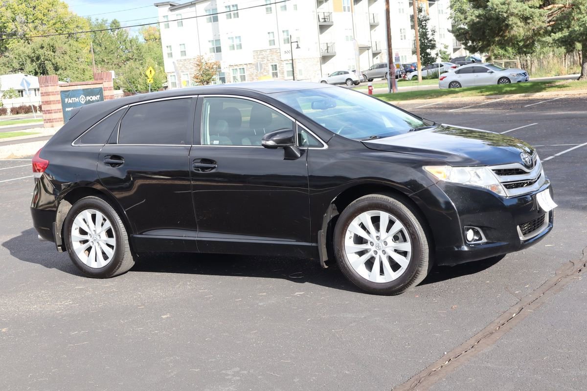 Used 2015 Toyota Venza LE image 2