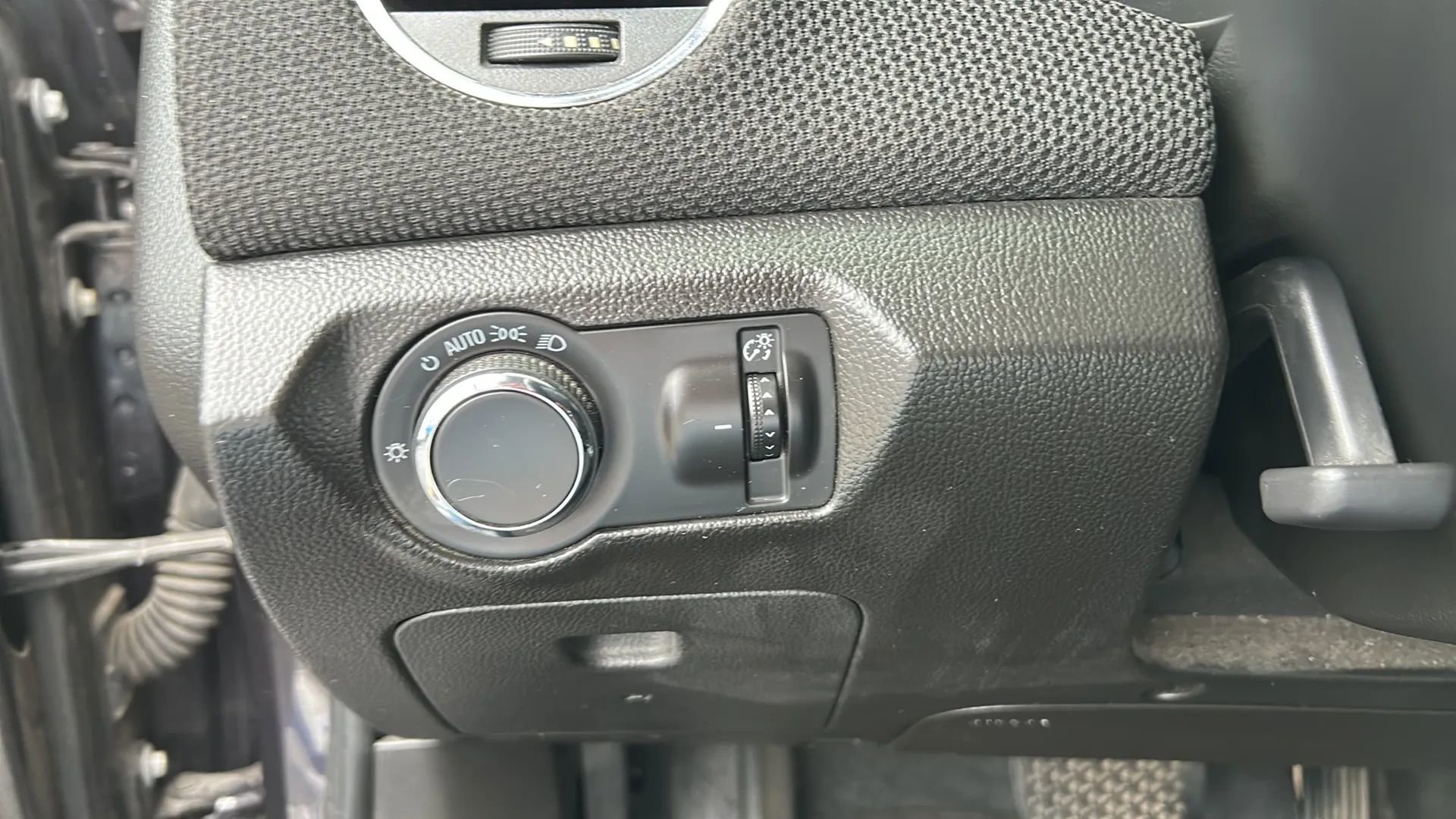 Used 2016 Chevrolet Cruze LT image 23