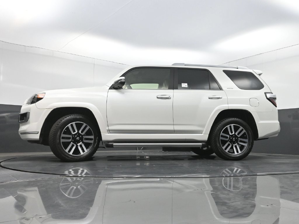 Used 2018 Toyota 4Runner Limited AWD/4WD image 28