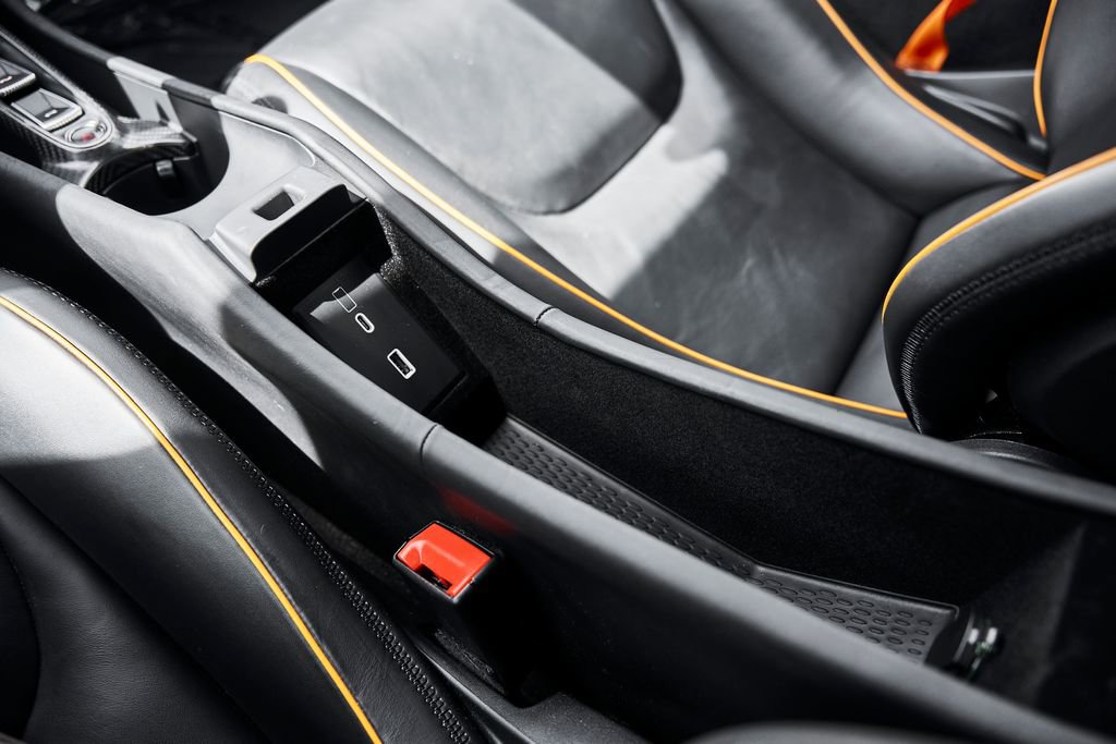 Used 2024 McLaren Artura image 57