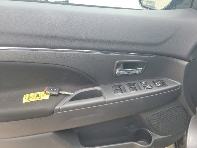 Used 2025 Mitsubishi Outlander Sport LE image 12