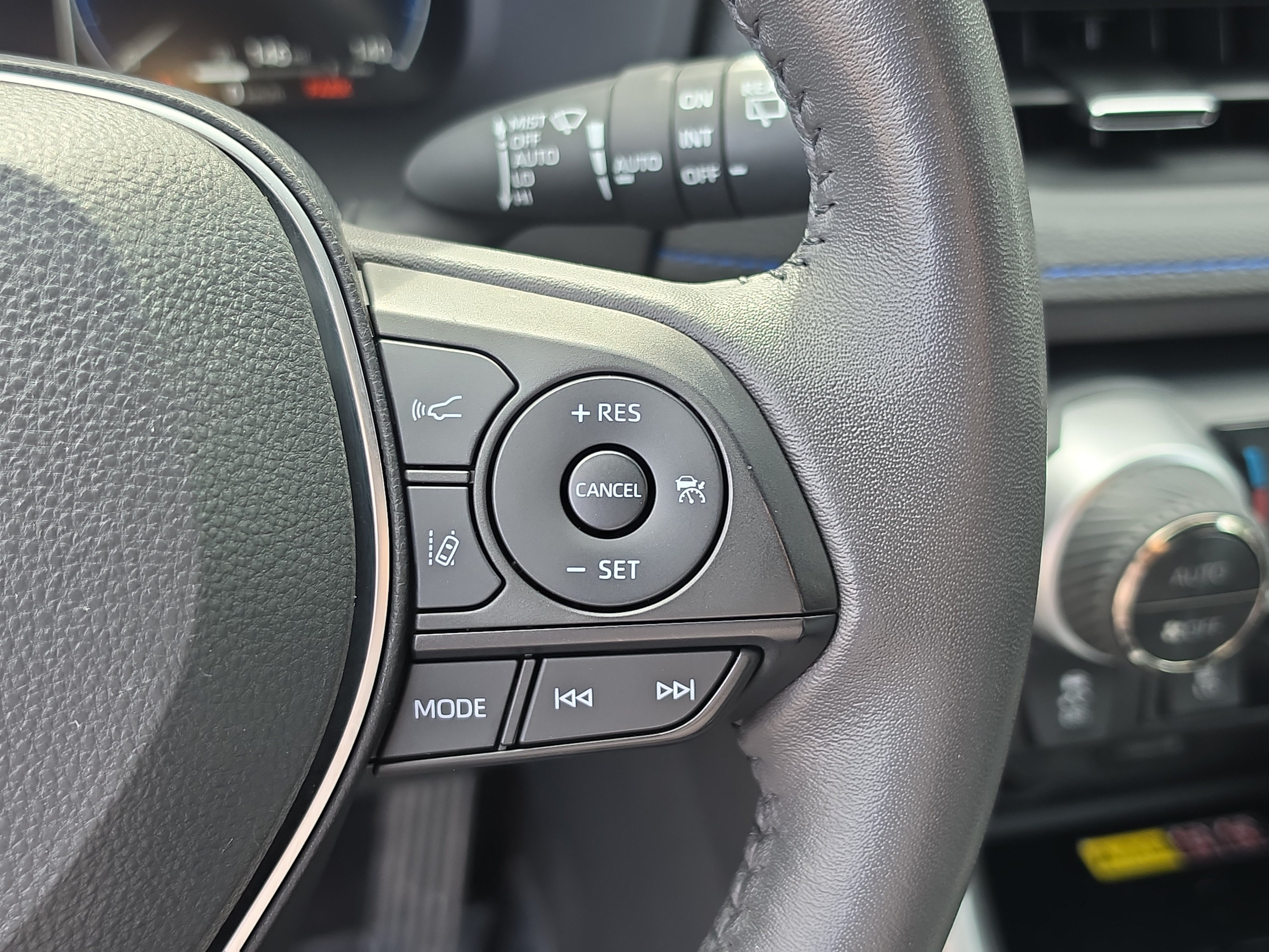 Used 2023 Toyota RAV4 XSE AWD/4WD image 32