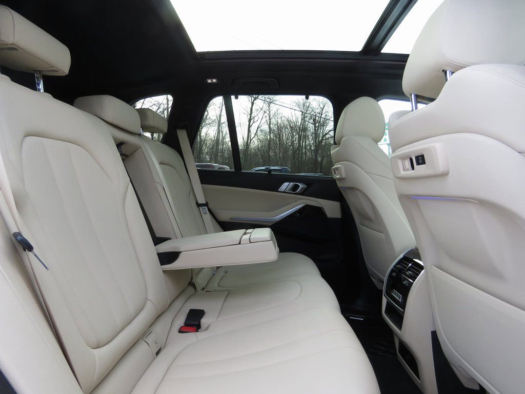 Used 2019 BMW X5 xDrive40i w/ Executive Package image 16