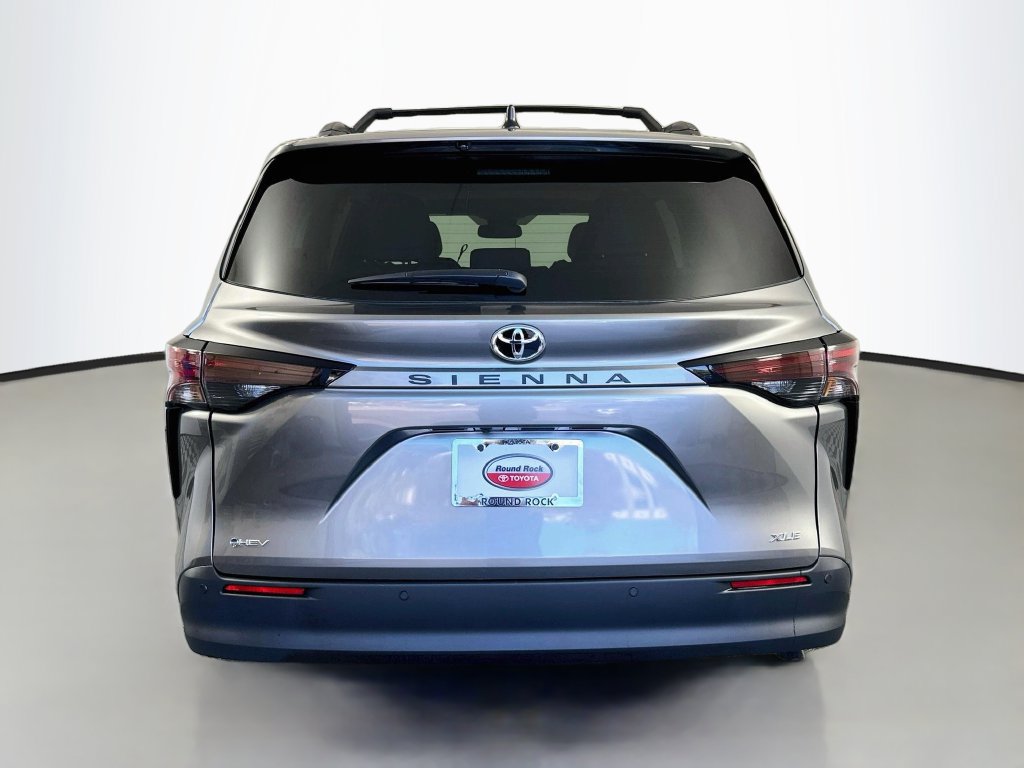 Used 2026 Toyota Sienna XLE FWD image 6