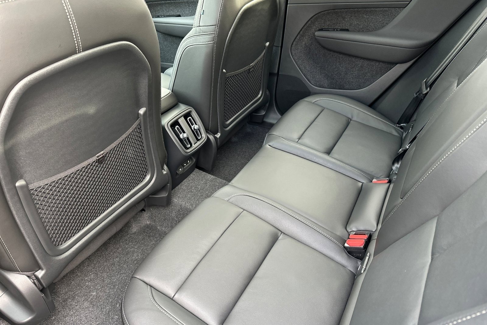 New 2026 Volvo XC40 B5 Plus w/ Climate Package image 4