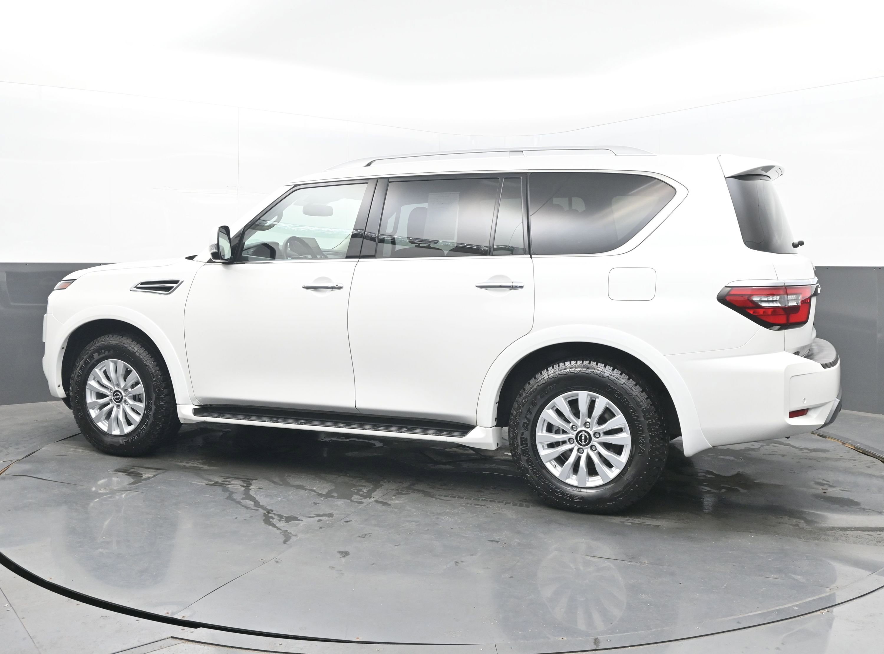 Certified 2024 Nissan Armada SV image 5