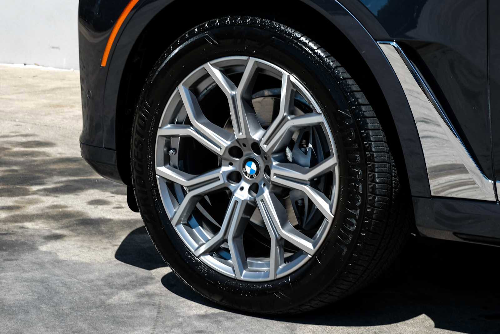 Used 2022 BMW X7 xDrive40i w/ Premium Package image 54