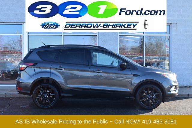 Used 2017 Ford Escape SE w/ SE Sport Appearance Package image 3