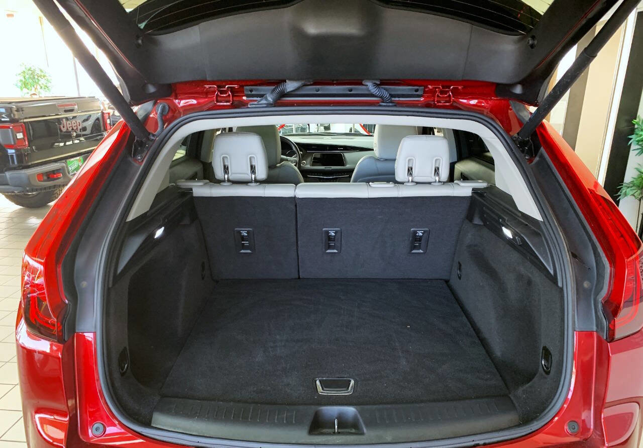 Used 2023 Cadillac XT4 Luxury w/ Cold Weather Package image 7