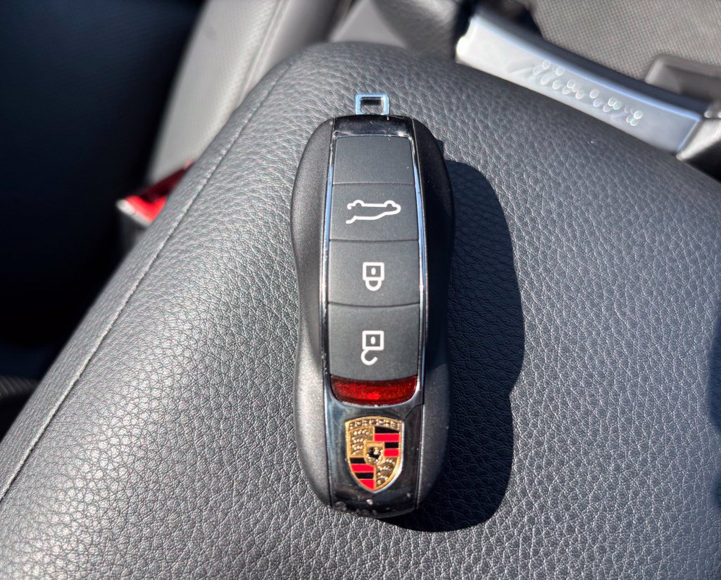 Certified 2026 Porsche Macan AWD/4WD image 36