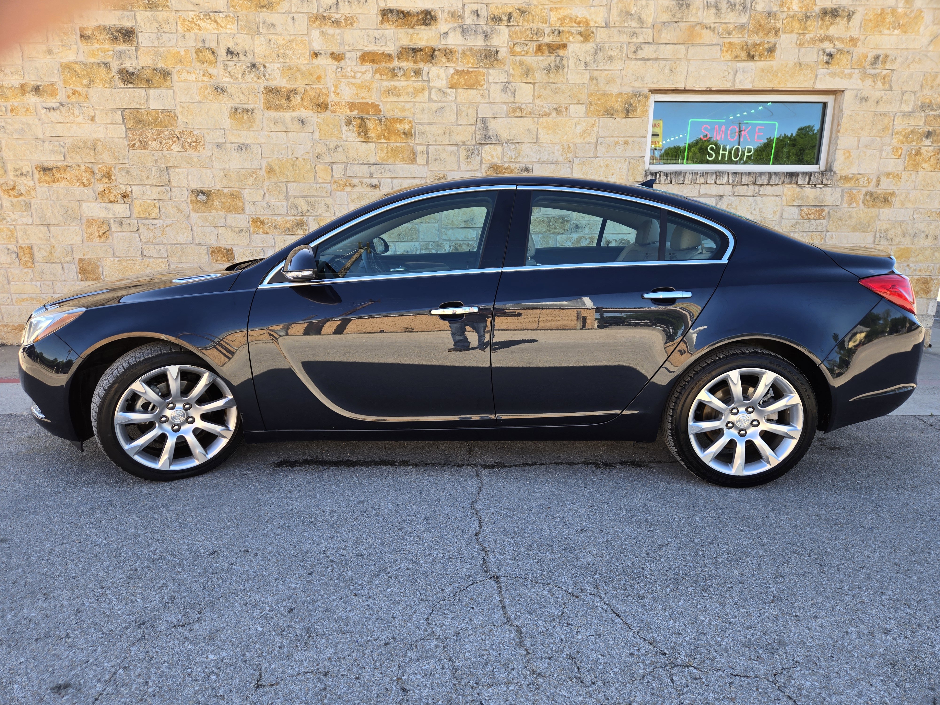 Used 2013 Buick Regal Premium FWD image 1