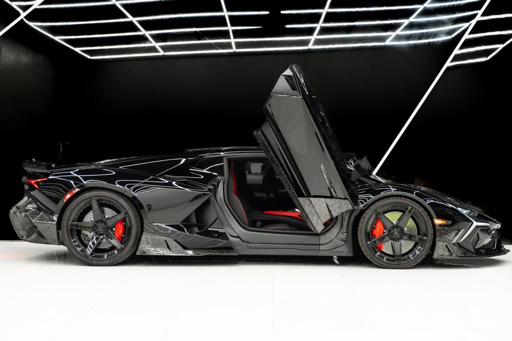 Used 2024 Lamborghini Revuelto image 12