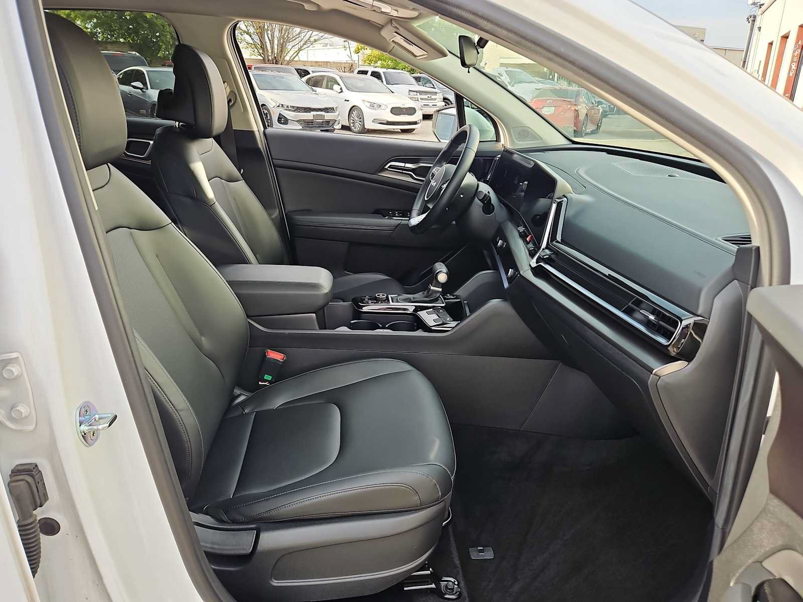 Used 2025 Kia Sportage EX FWD image 17