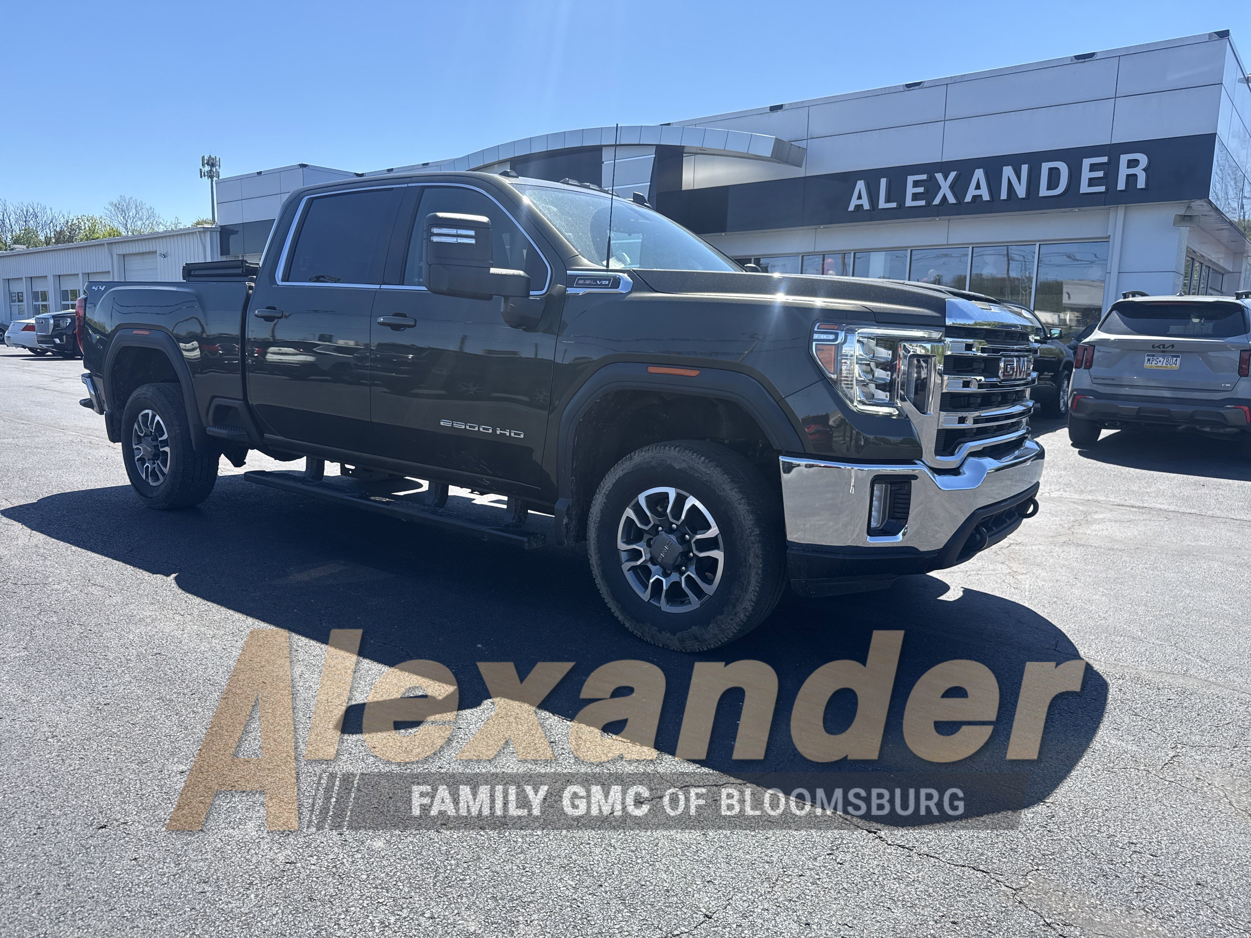 Used 2022 GMC Sierra 2500 SLE w/ SLE Value Package; AWD/4WD image 1