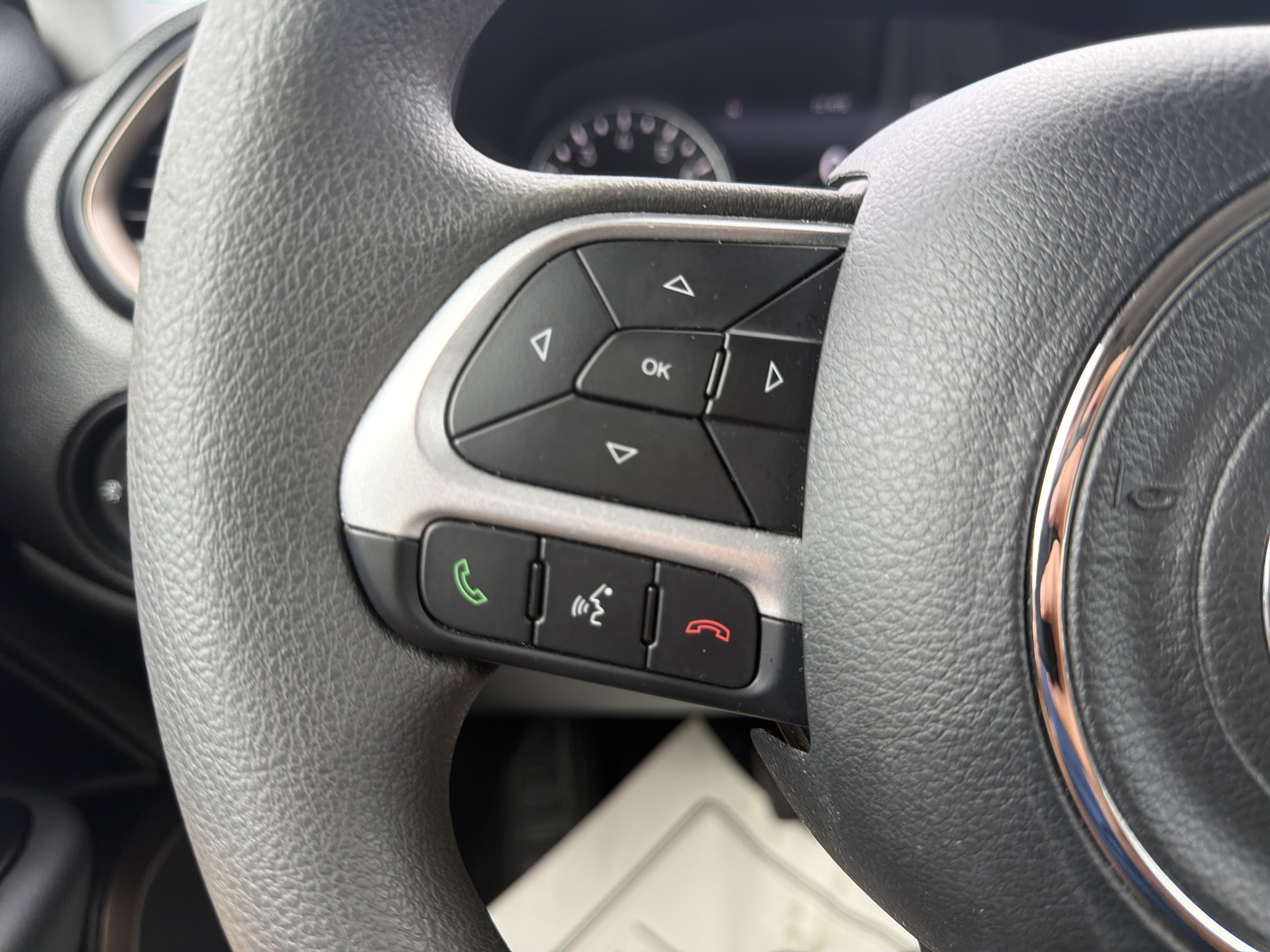 Used 2023 Jeep Renegade Latitude AWD/4WD image 18