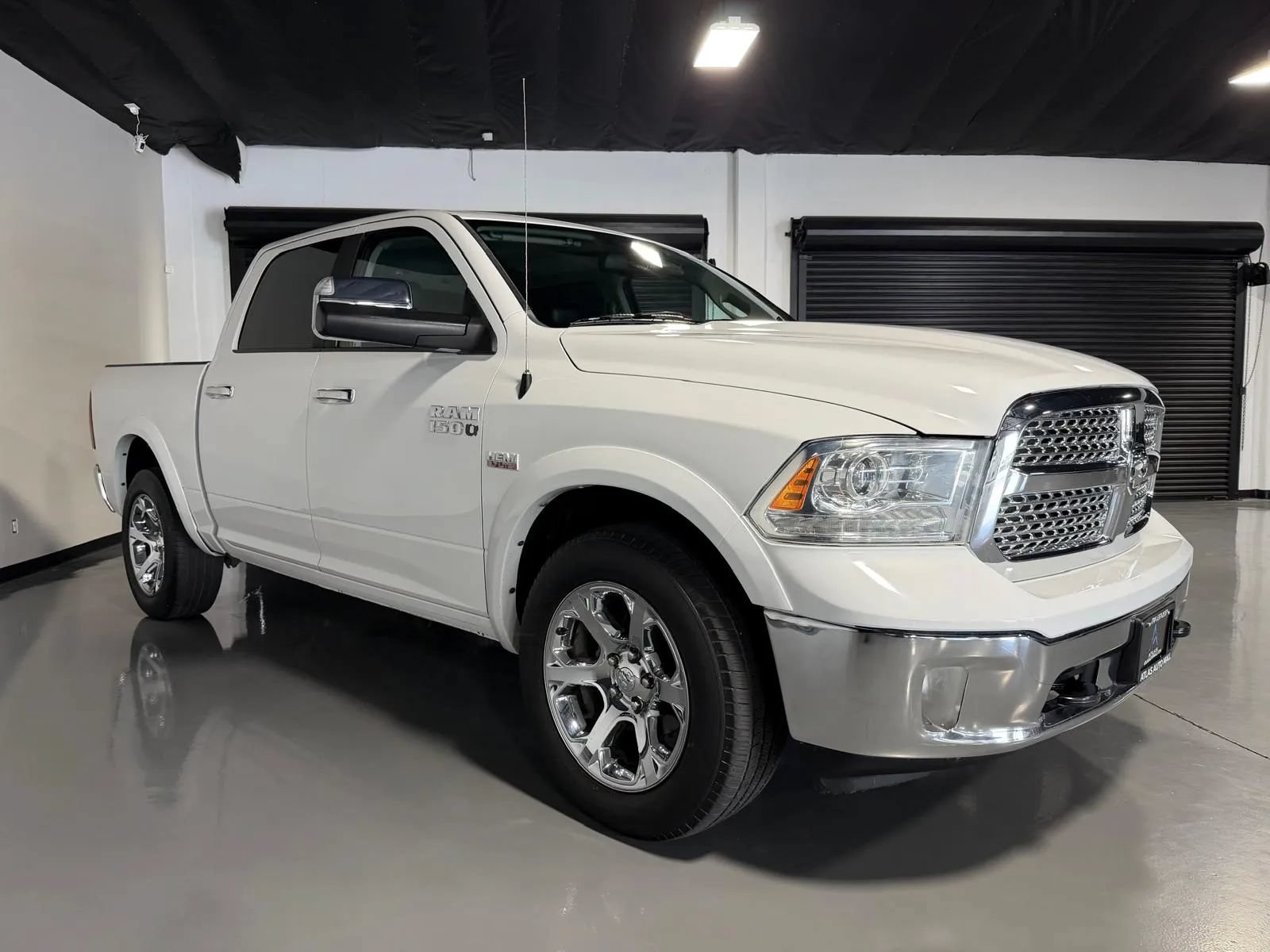 Used 2014 RAM 1500 Laramie w/ Convenience Group AWD/4WD image 3