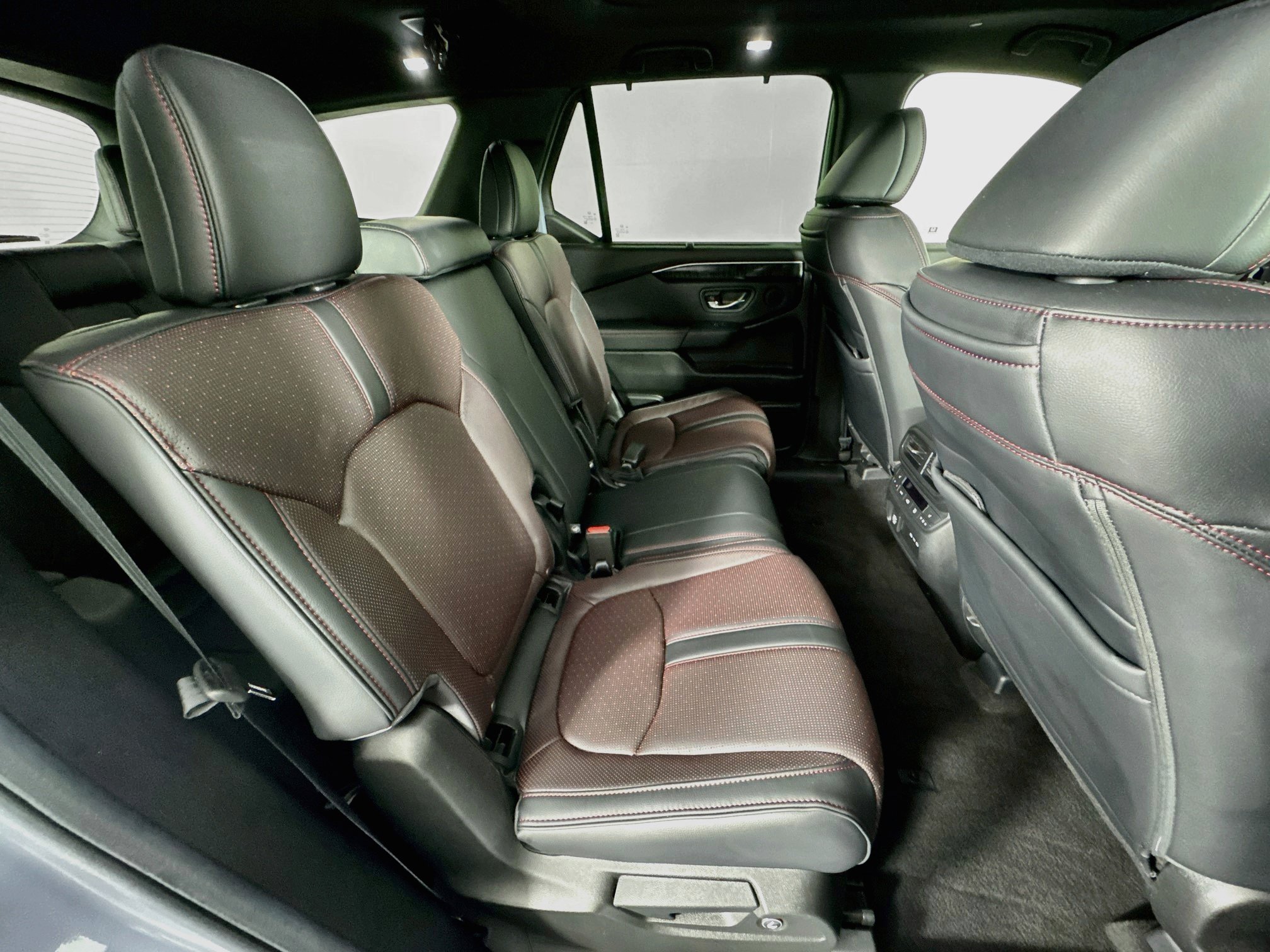 Certified 2025 Honda Pilot Black Edition image 30