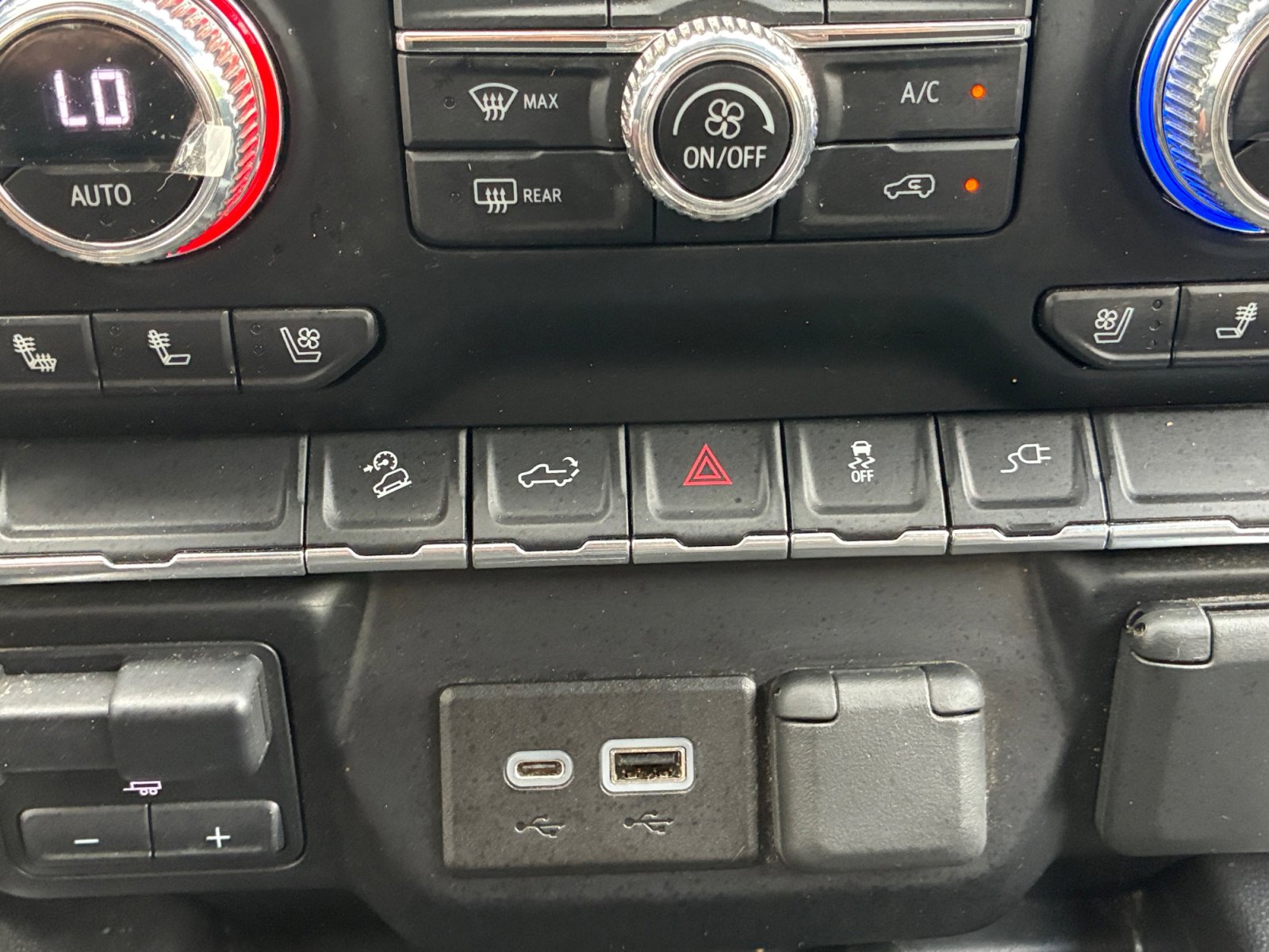 Used 2022 GMC Sierra 1500 AT4 w/ AT4 Preferred Package AWD/4WD image 21