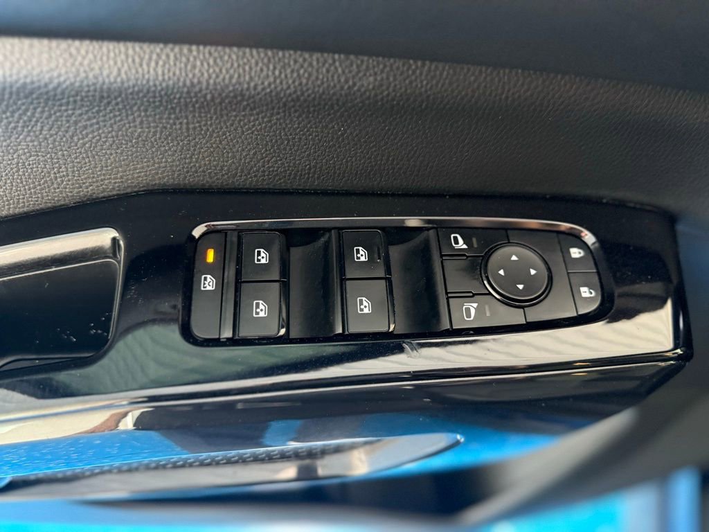 Used 2022 Nissan Pathfinder SV image 19