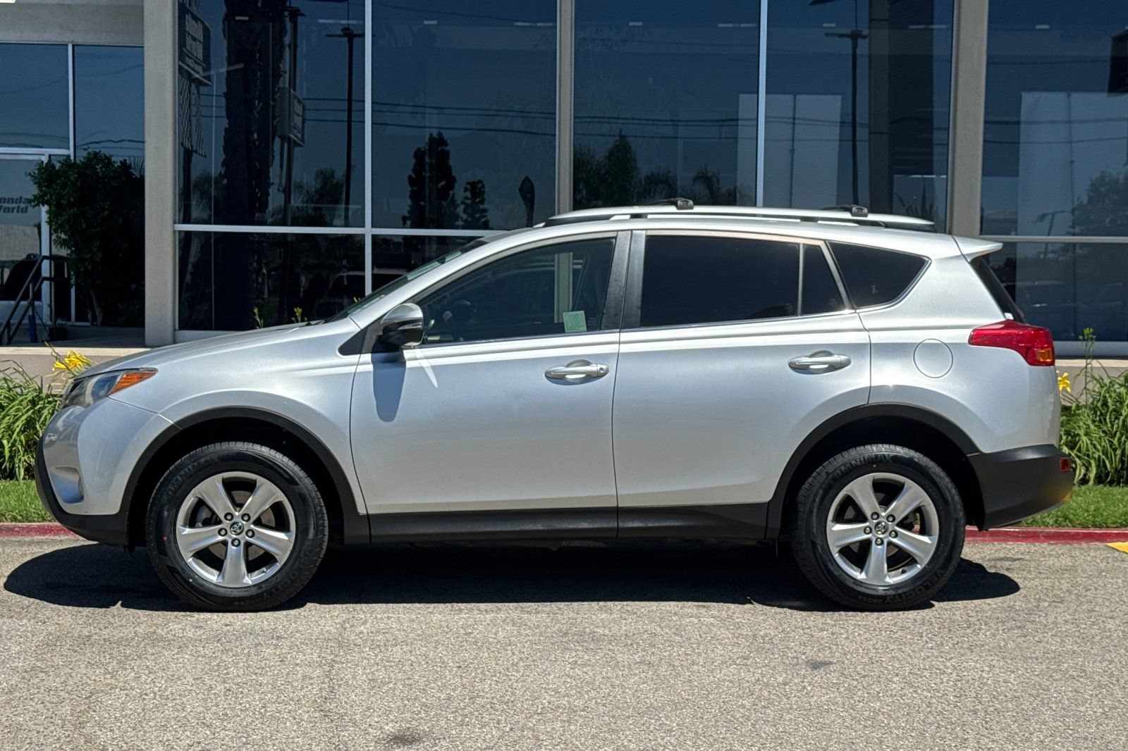Used 2015 Toyota RAV4 XLE FWD image 7