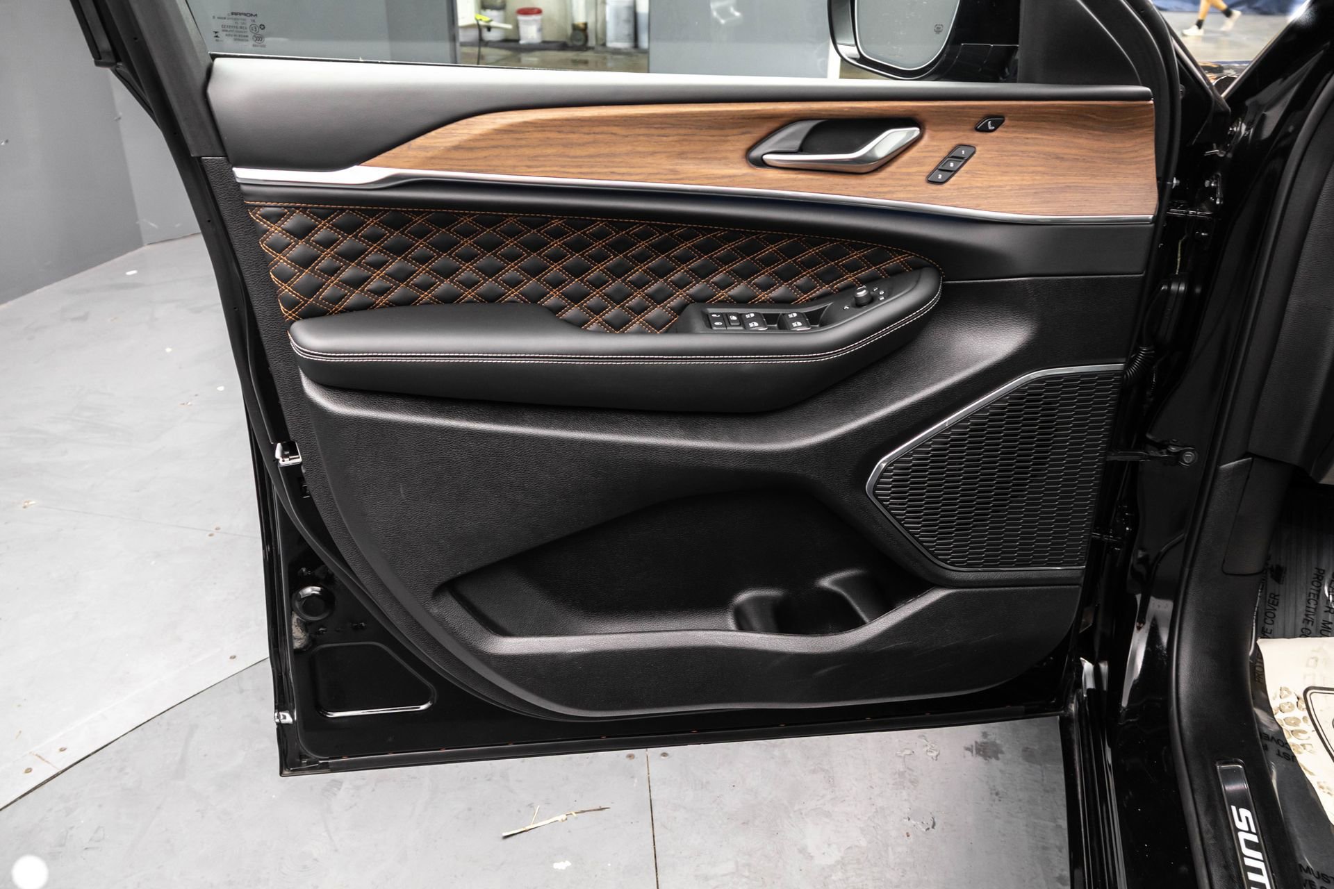 Used 2025 Jeep Grand Cherokee L Summit image 28