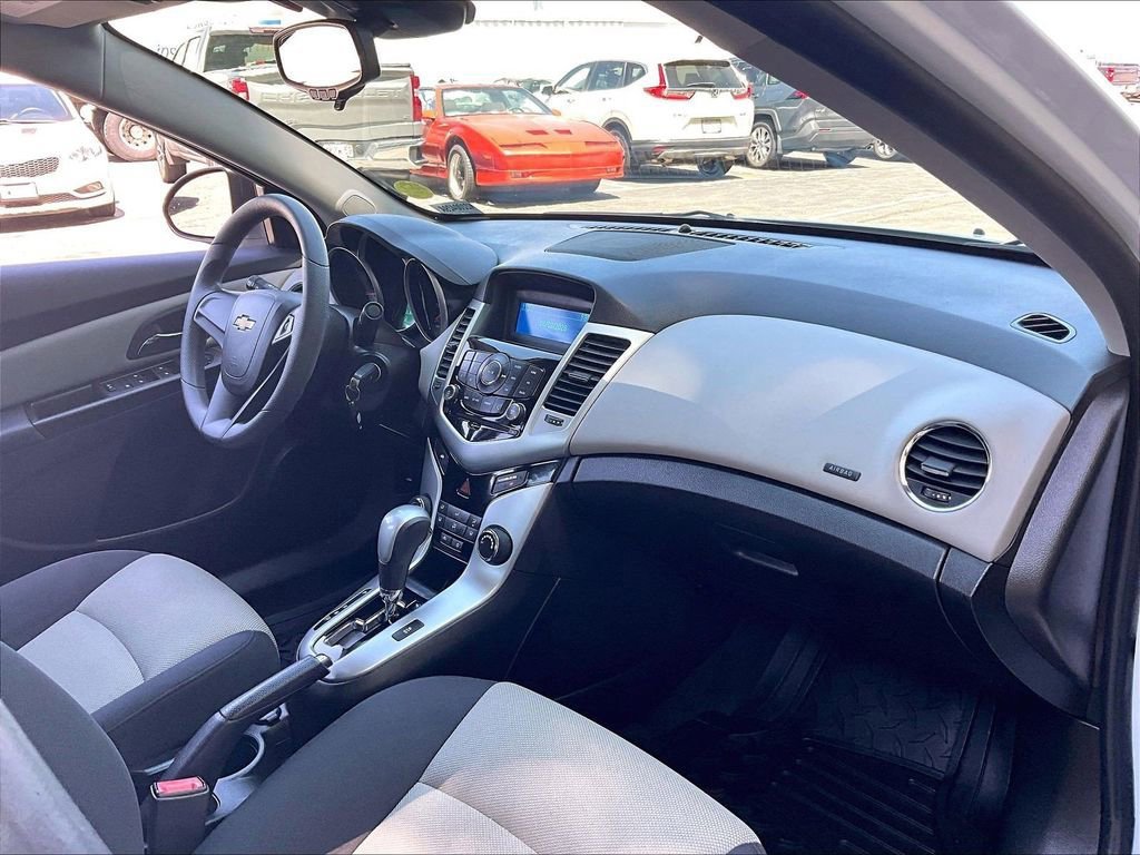 Used 2016 Chevrolet Cruze LS FWD image 21