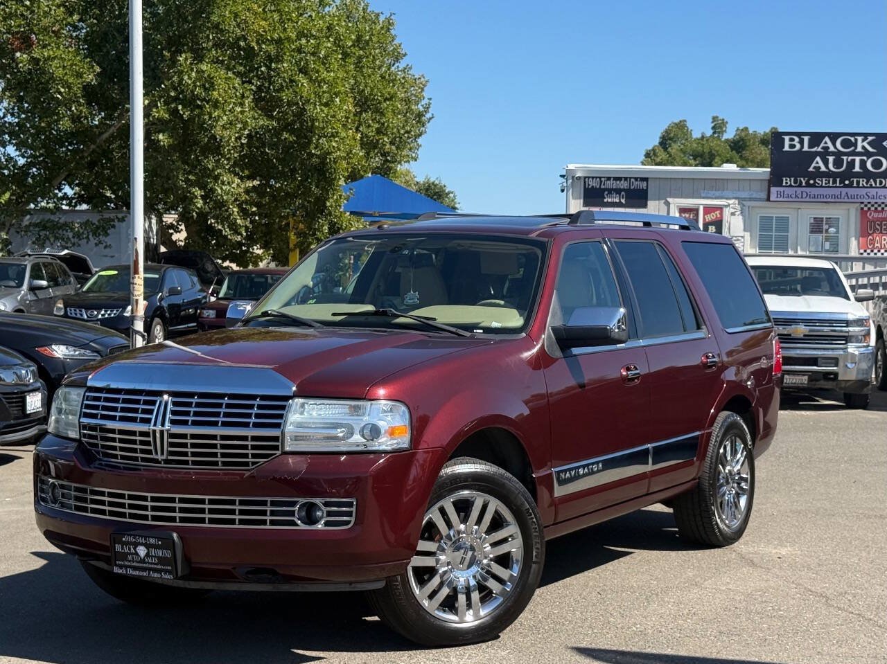 Used 2010 Lincoln Navigator 4WD image 3