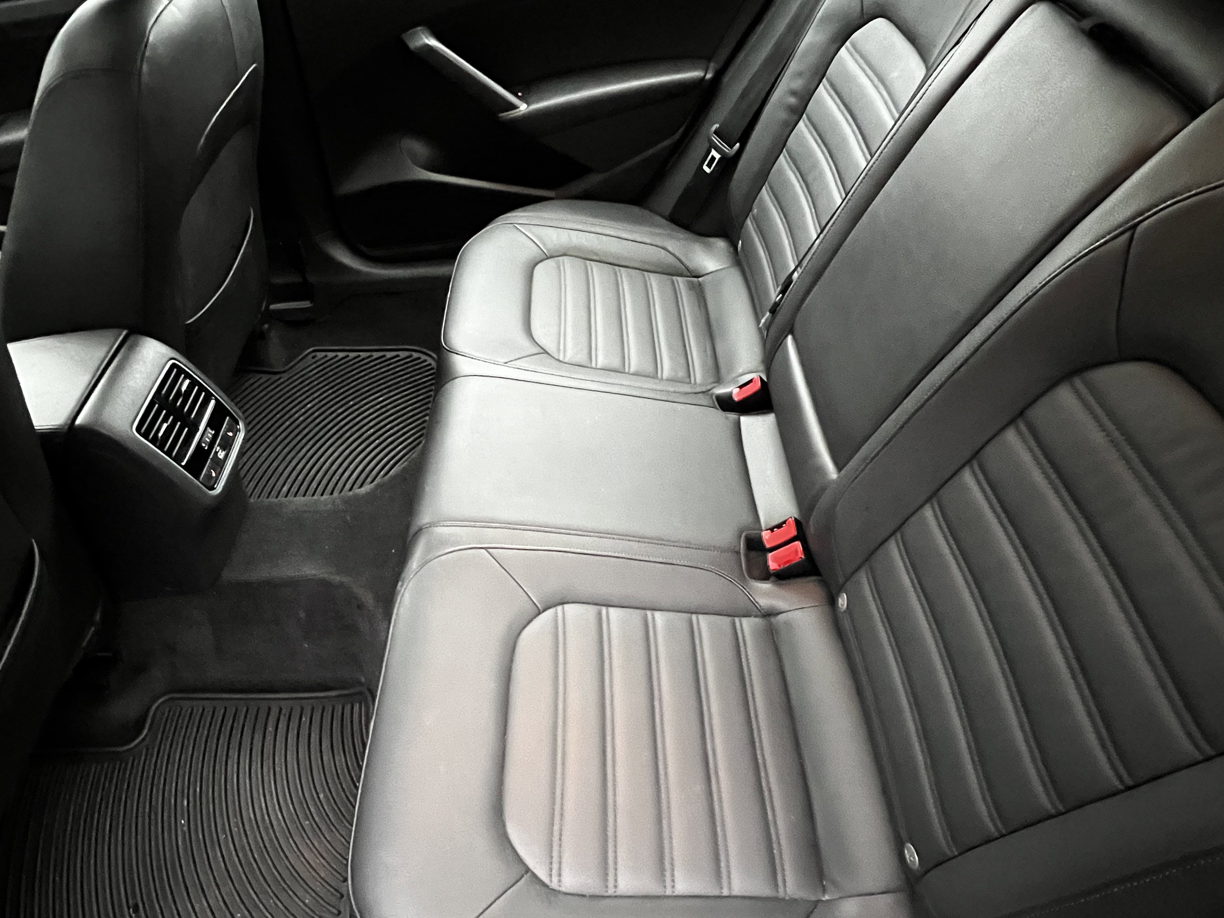 Used 2018 Volkswagen Passat 3.6 SEL Premium image 31