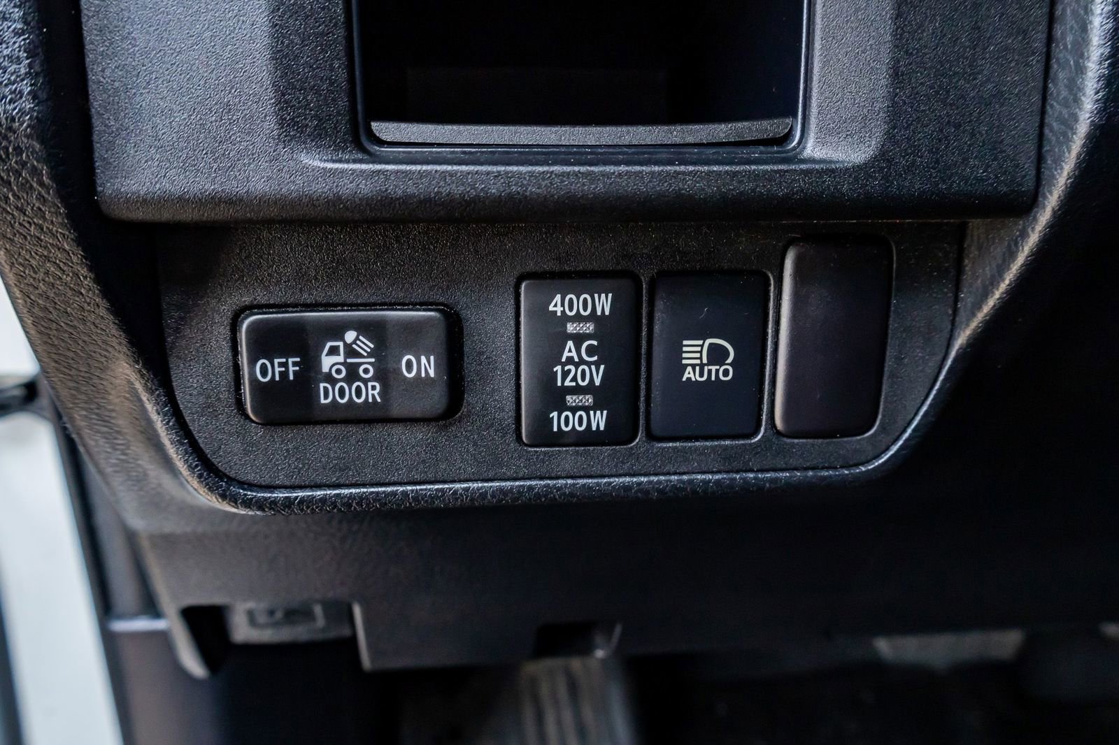 Used 2018 Toyota Tacoma TRD Off-Road w/ Technology Package image 17