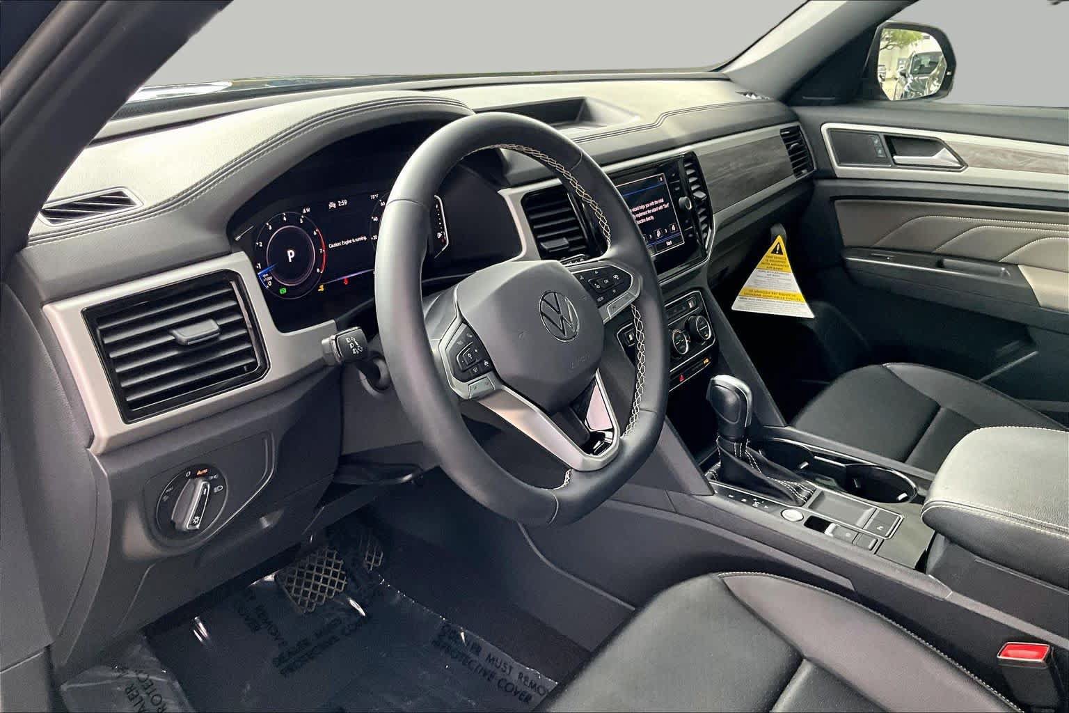 Used 2023 Volkswagen Atlas Cross Sport SE w/ Panoramic Sunroof Package FWD image 18