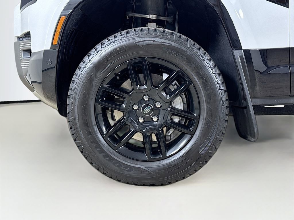 Used 2022 Land Rover Defender 90 X-Dynamic S AWD/4WD image 26