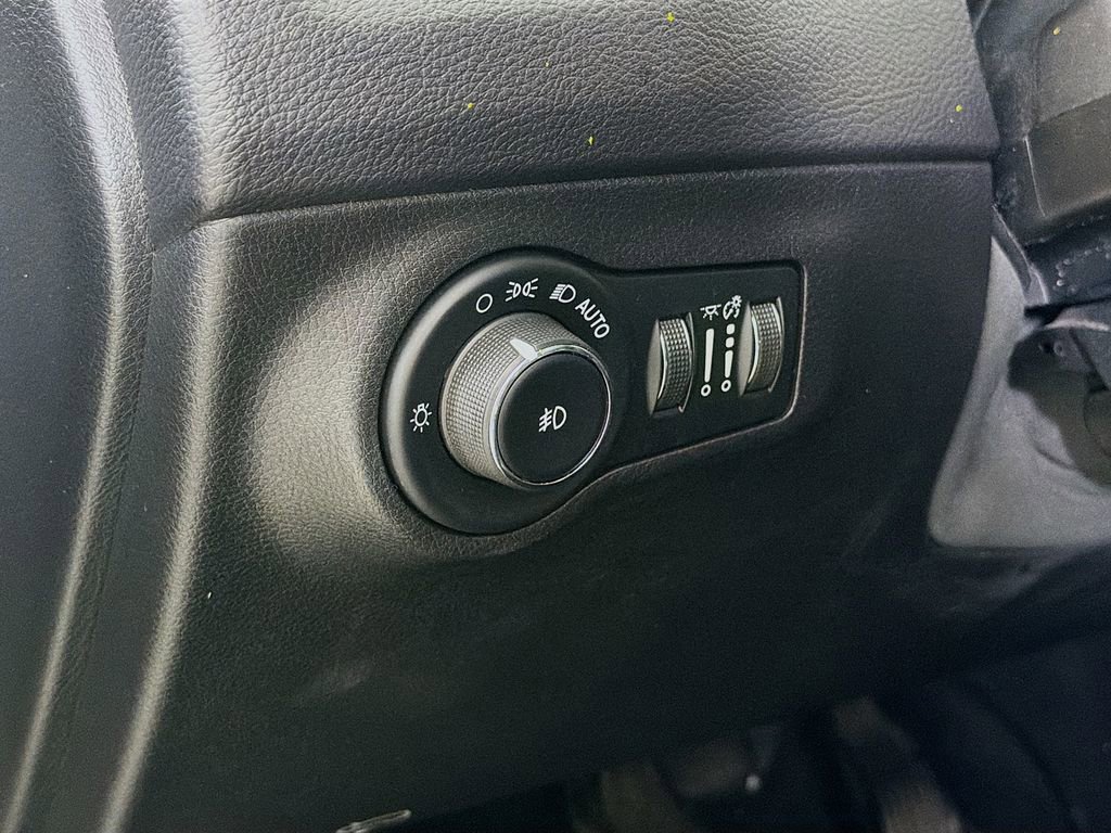 Used 2018 Jeep Compass Limited w/ Navigation Group image 12