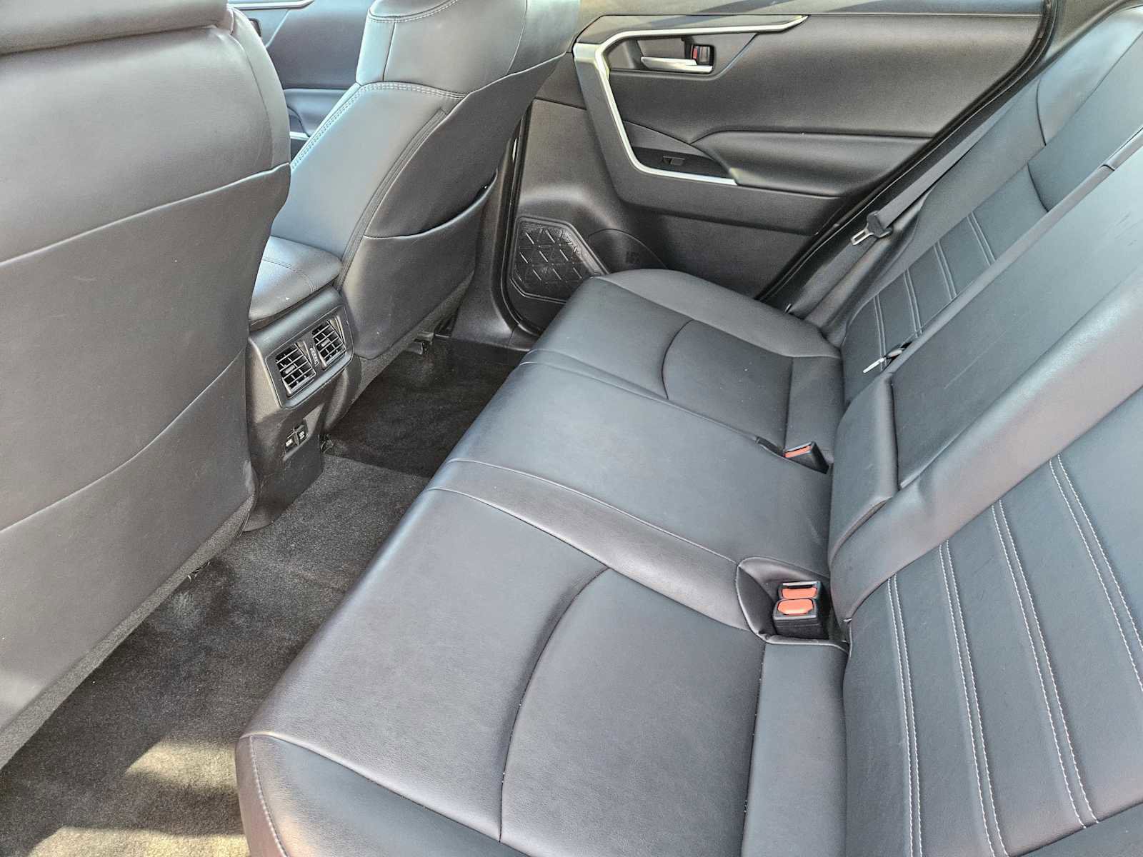 Used 2021 Toyota RAV4 XLE Premium image 28