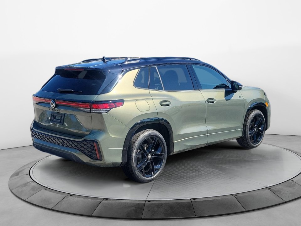 New 2026 Volkswagen Tiguan SE R-Line FWD image 7