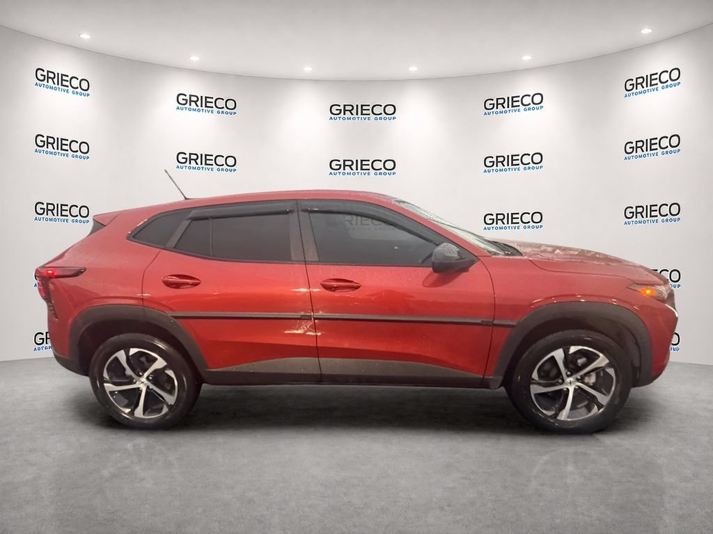 Used 2024 Chevrolet Trax RS FWD image 5