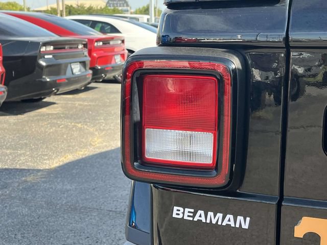 Used 2022 Jeep Wrangler Unlimited Sahara w/ Cold Weather Group AWD/4WD image 10