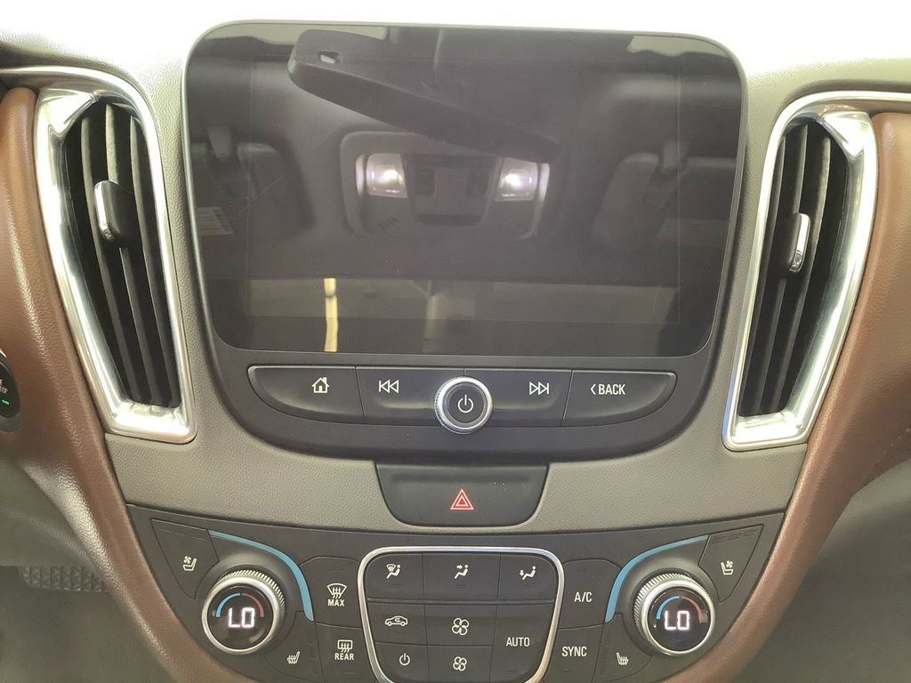 Used 2018 Chevrolet Malibu Premier w/ Premier Sun and Wheel Package FWD image 11