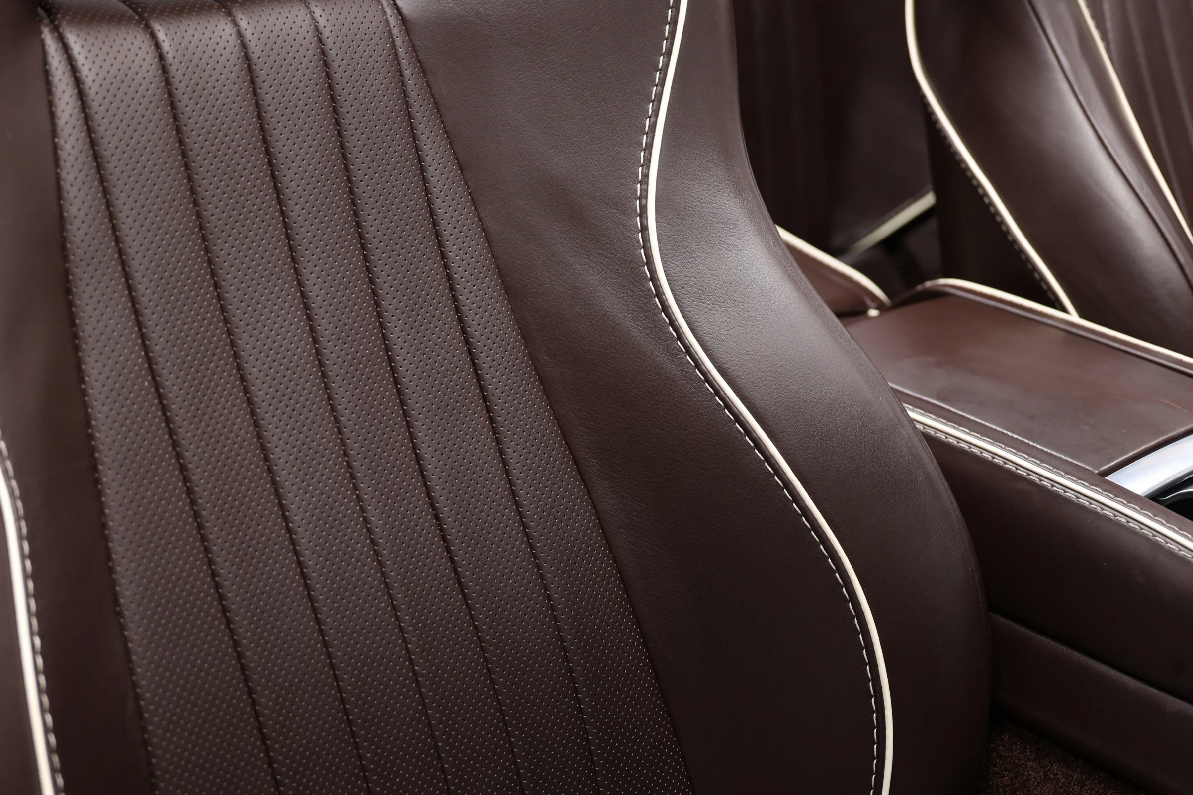 Used 2016 Aston Martin DB9 GT RWD image 75