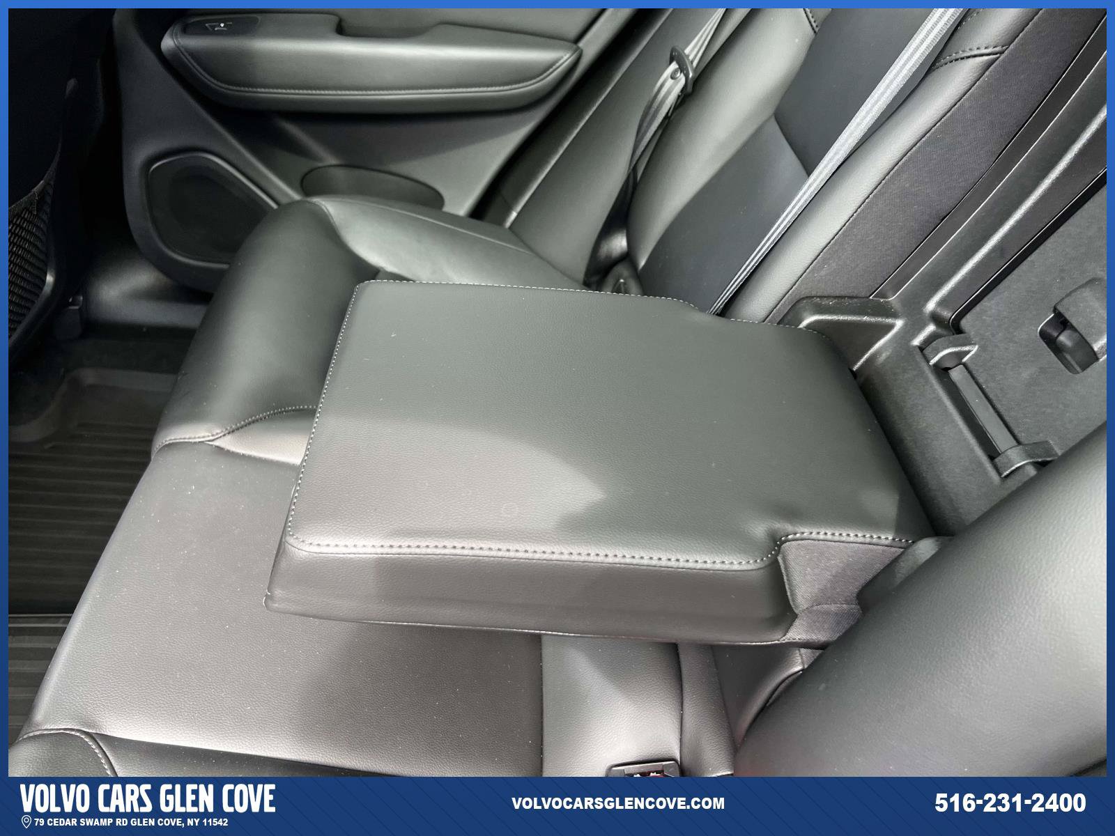 Used 2024 Volvo XC60 B5 Core w/ Protection Package Premier AWD/4WD image 11