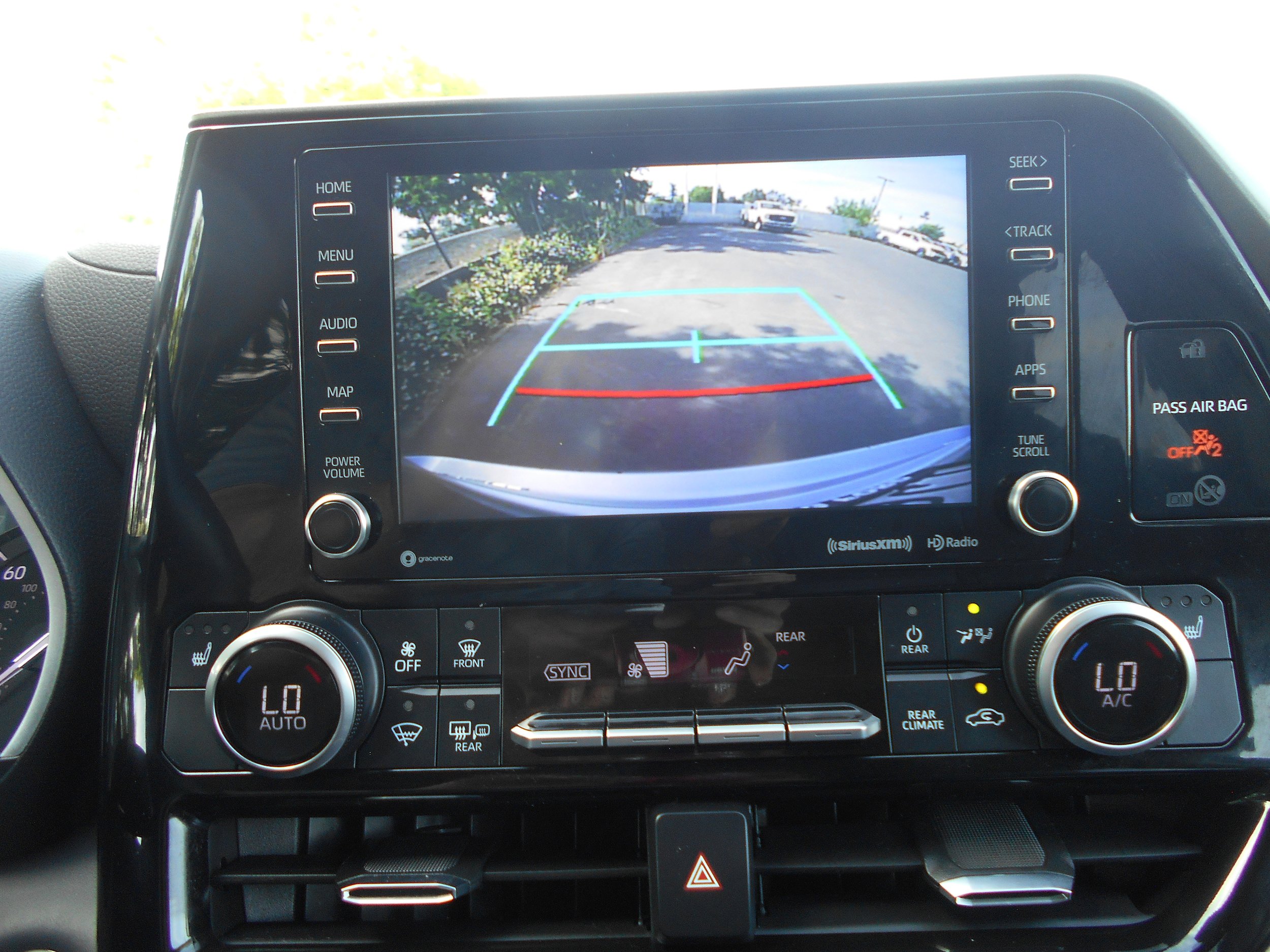 Used 2021 Toyota Highlander XLE AWD/4WD image 13