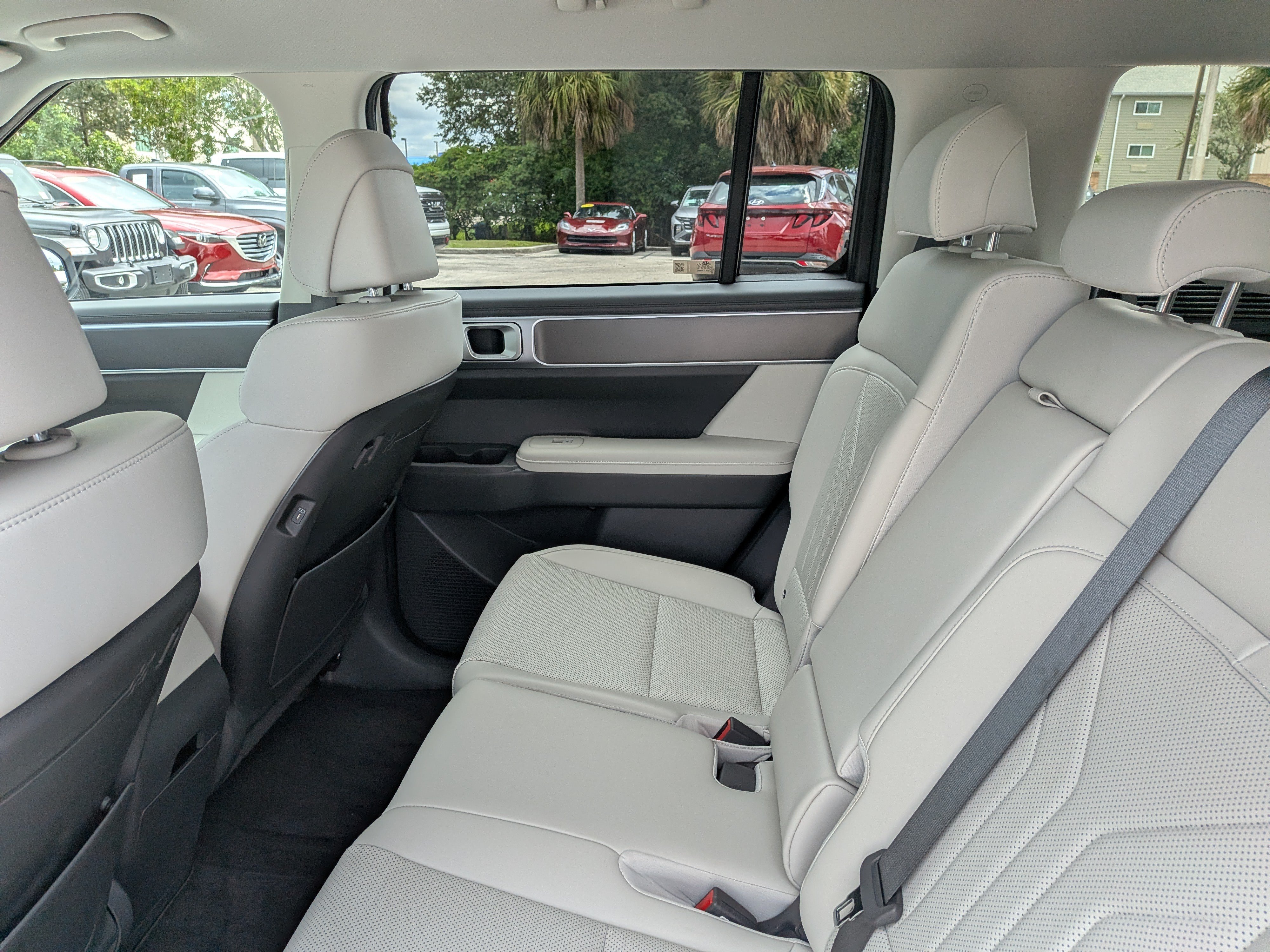 Used 2025 Hyundai Santa Fe SEL FWD image 16
