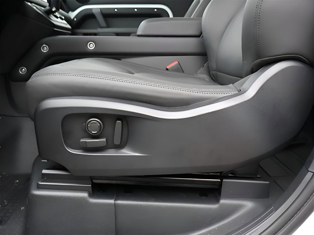 New 2025 Land Rover Defender 90 X-Dynamic SE image 41