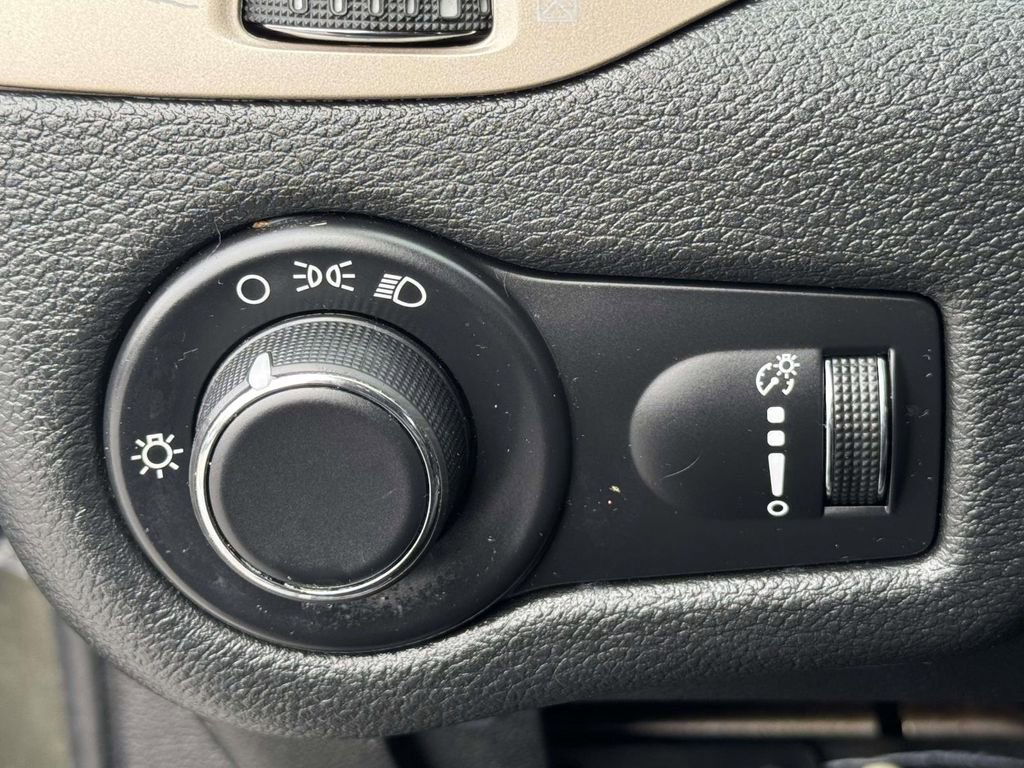 Used 2015 Jeep Cherokee Sport w/ Cold Weather Group AWD/4WD image 29