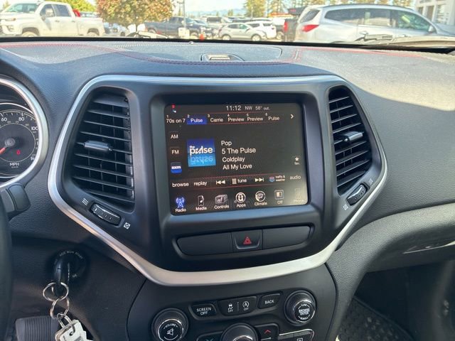 Used 2015 Jeep Cherokee Trailhawk w/ Cold Weather Group AWD/4WD image 15